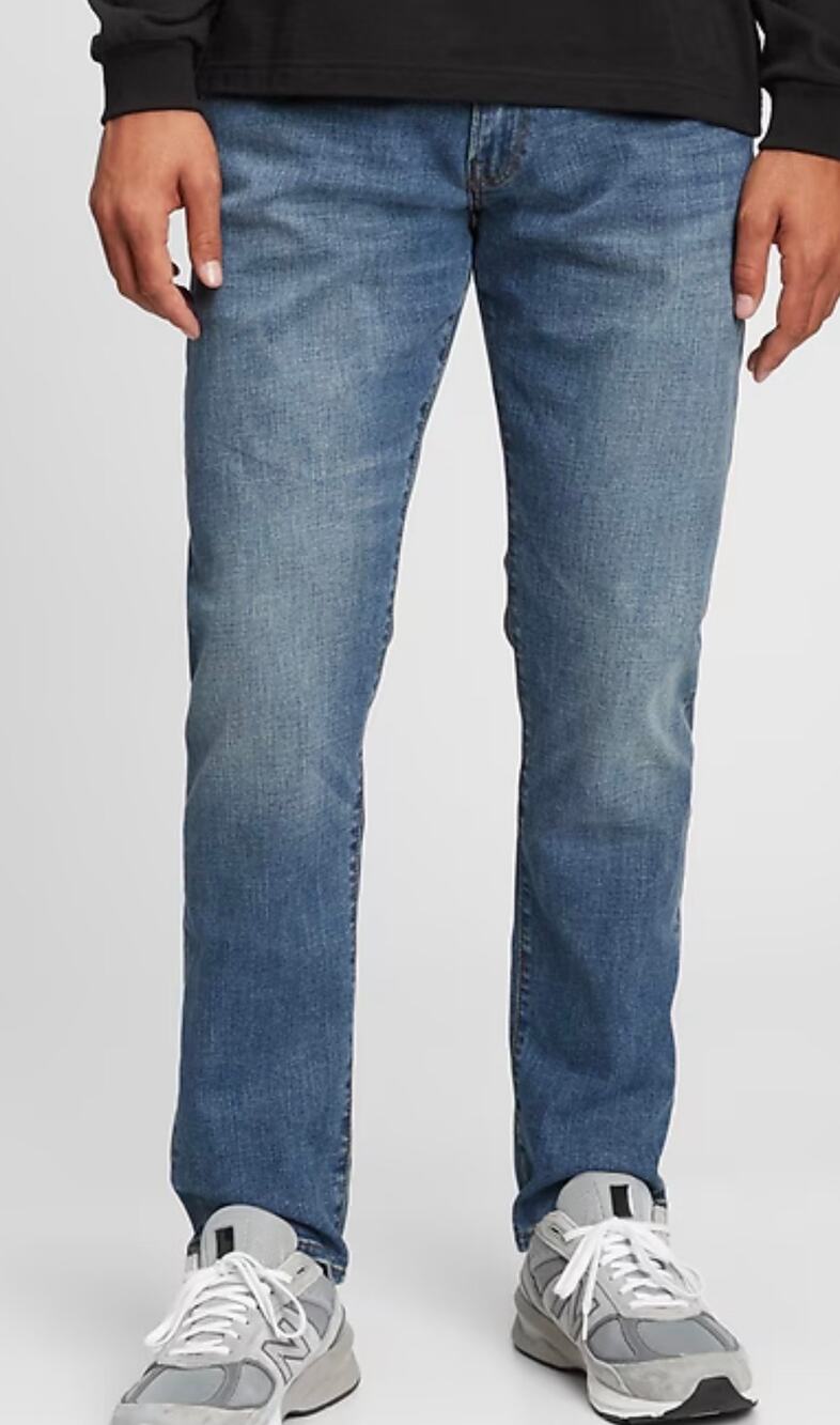 Gap men’s software athletic taper jeans in size 38\32. NWT.